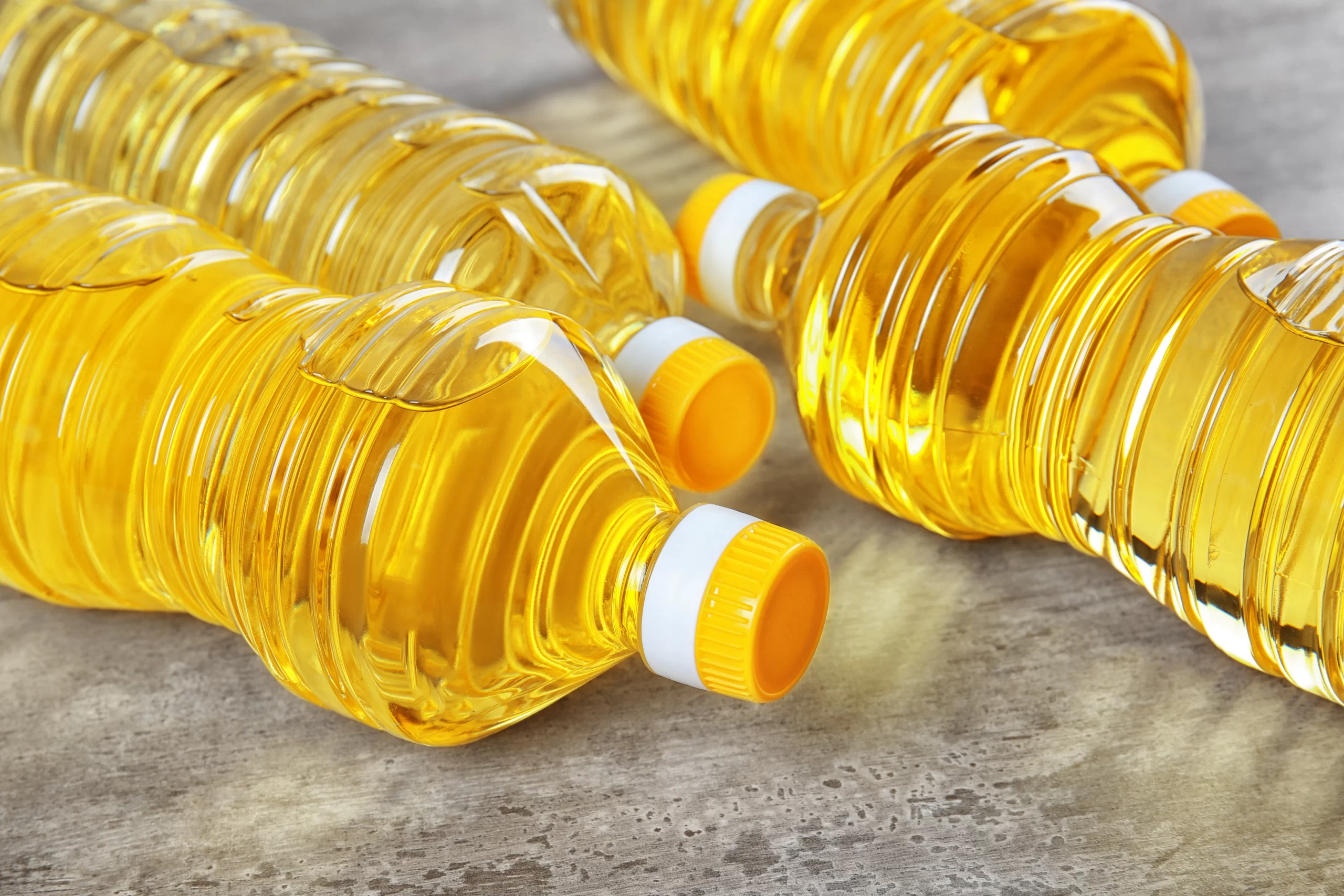 bottles-with-cooking-oil-table