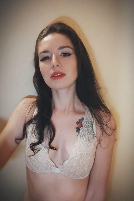 Ночные бабочки: Как отличить опыт от показухи в мире интимного досуга